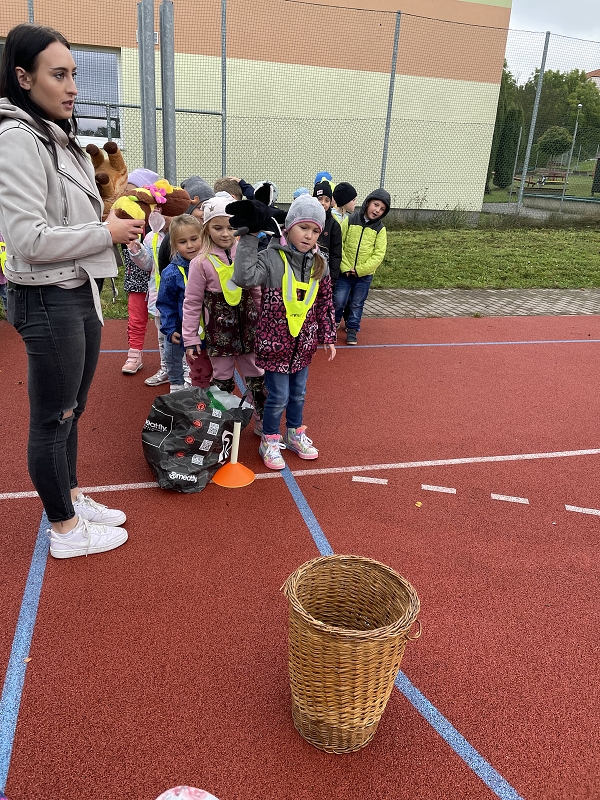 Berušky na atletickém stadionu