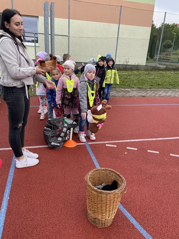 Berušky na atletickém stadionu