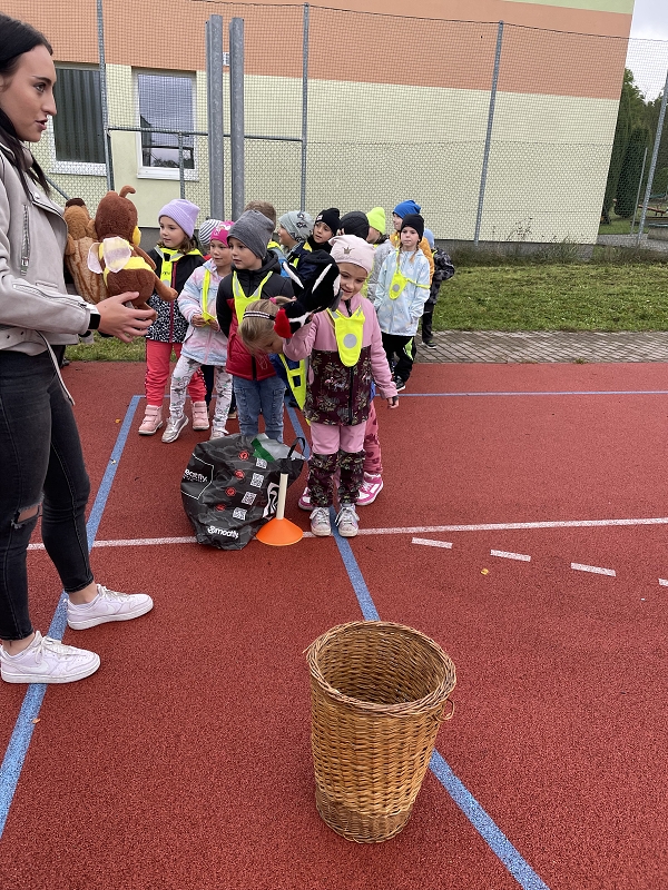 Berušky na atletickém stadionu