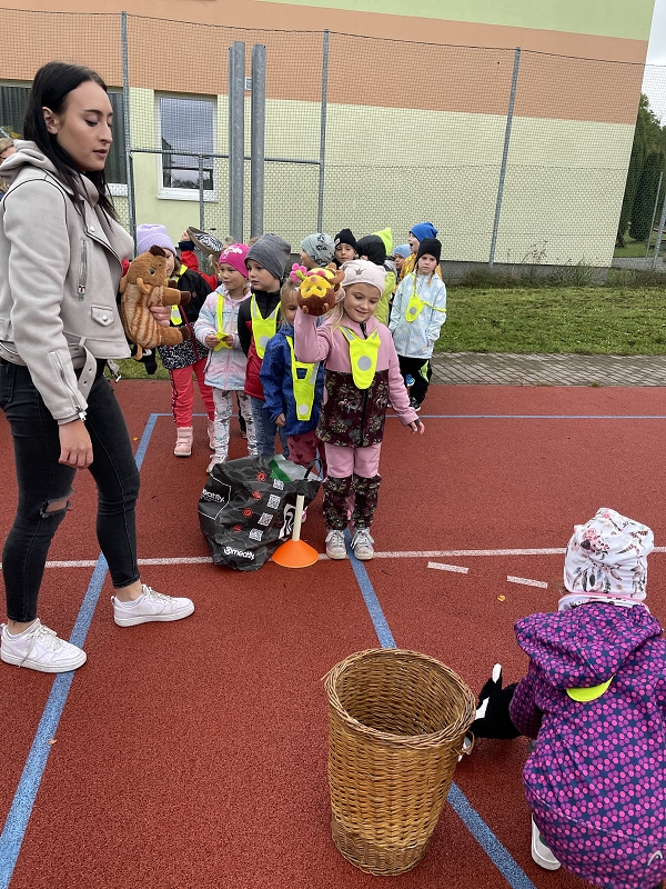 Berušky na atletickém stadionu