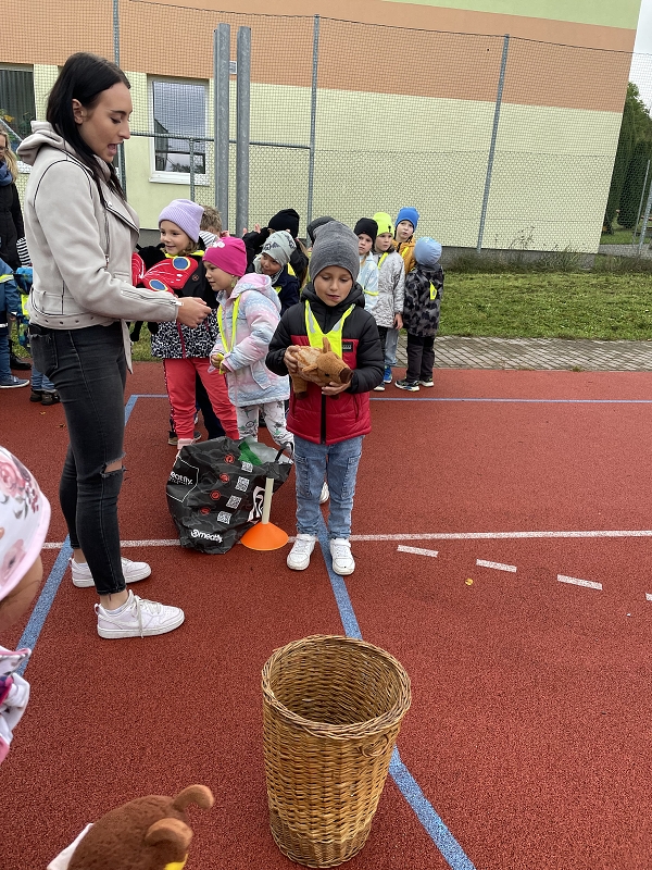 Berušky na atletickém stadionu