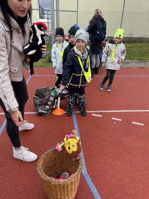 Berušky na atletickém stadionu