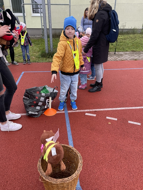 Berušky na atletickém stadionu