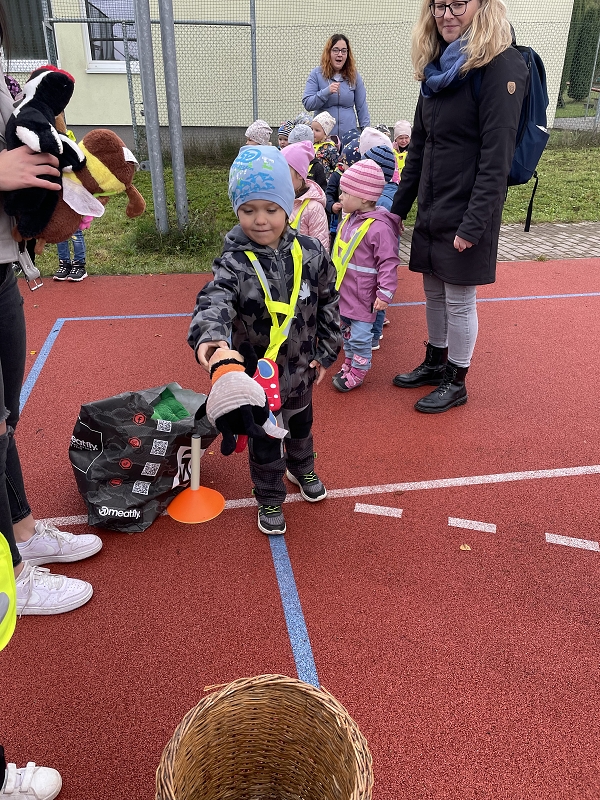 Berušky na atletickém stadionu