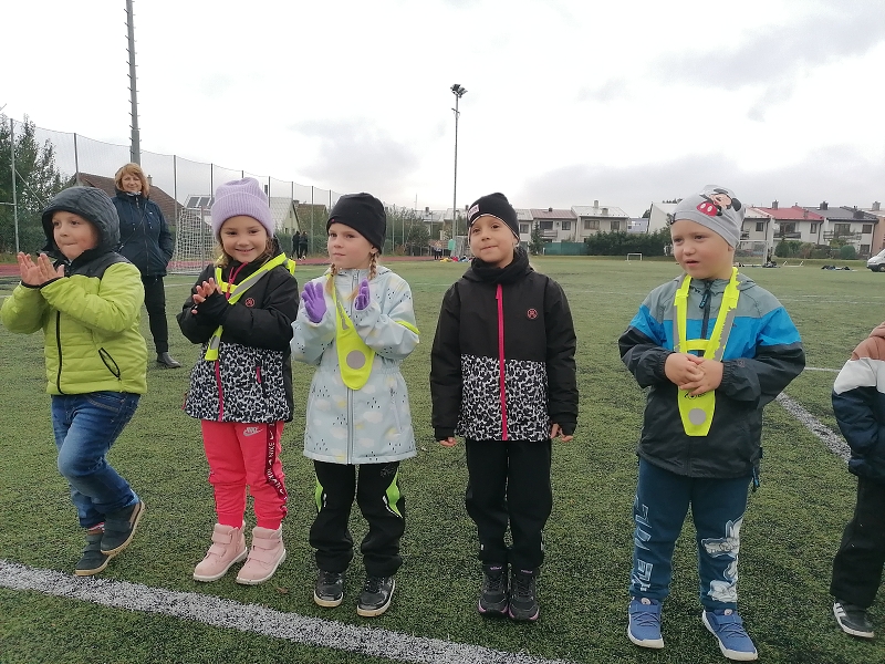 Berušky na atletickém stadionu