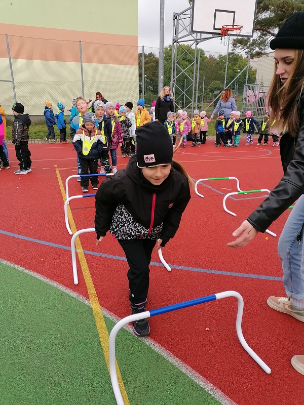 Berušky na atletickém stadionu