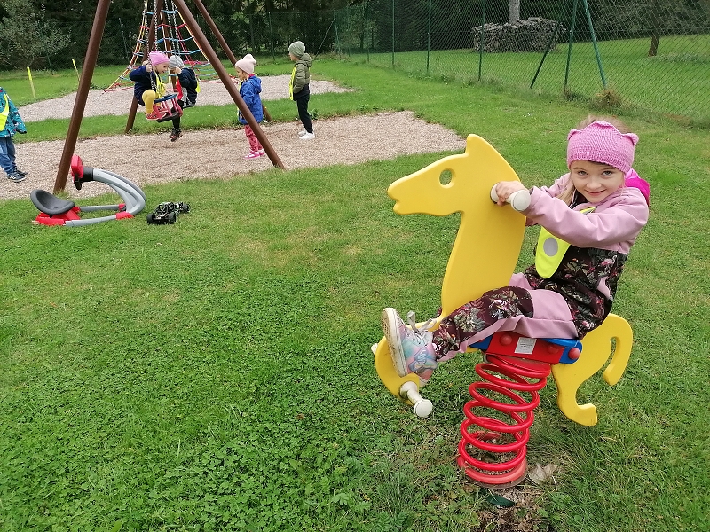 Berušky a Zajíčci na půldenní vycházce