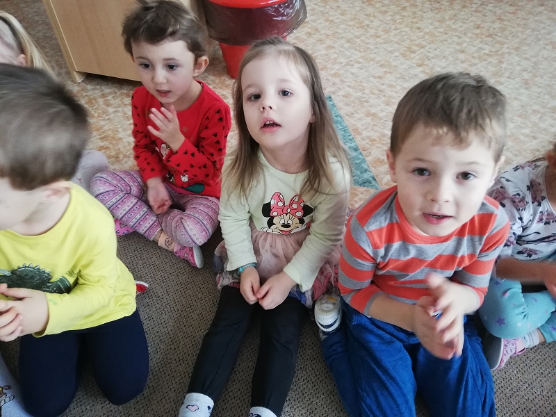 Třetí svíce na adventním věnci