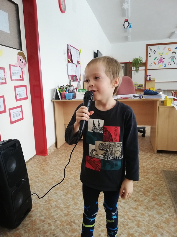 Třetí svíce na adventním věnci
