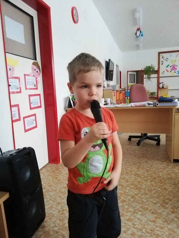 Třetí svíce na adventním věnci