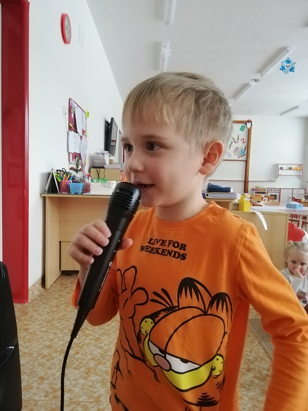 Třetí svíce na adventním věnci