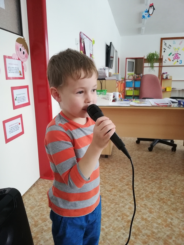 Třetí svíce na adventním věnci