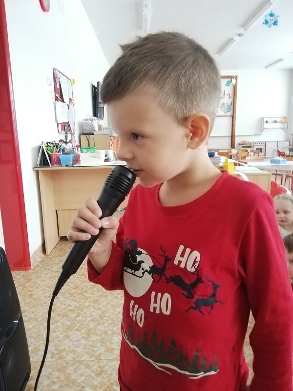 Třetí svíce na adventním věnci