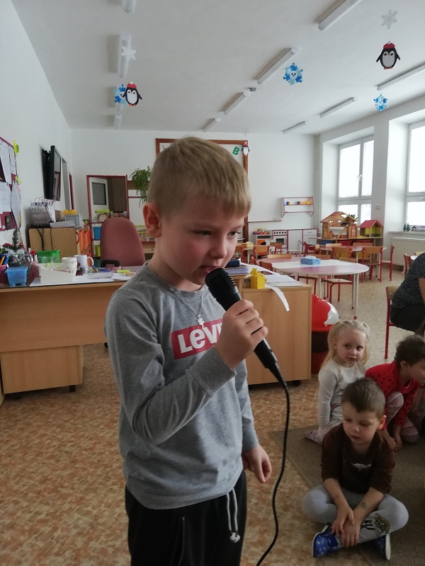 Třetí svíce na adventním věnci