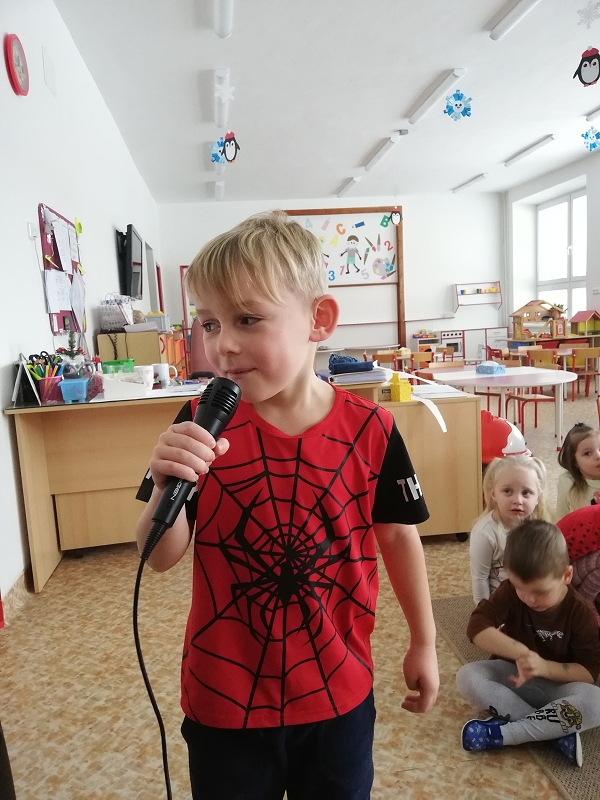 Třetí svíce na adventním věnci