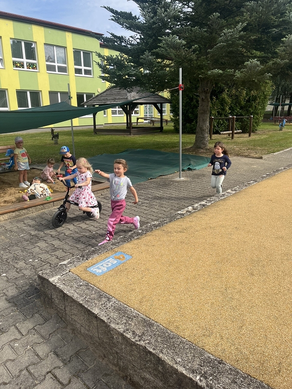 První dny ve školce