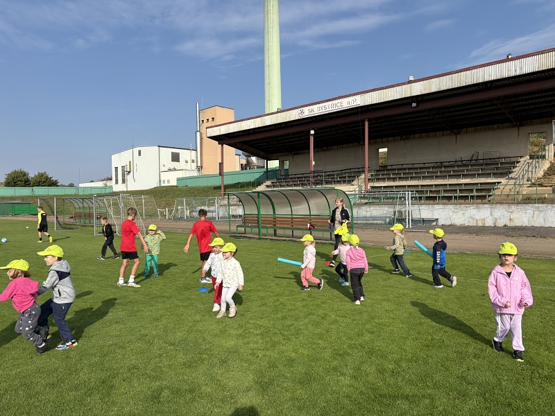 Sportujeme na fotbalovém hřišti
