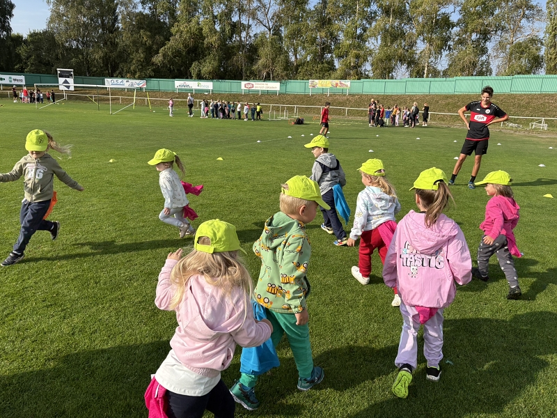 Sportujeme na fotbalovém hřišti