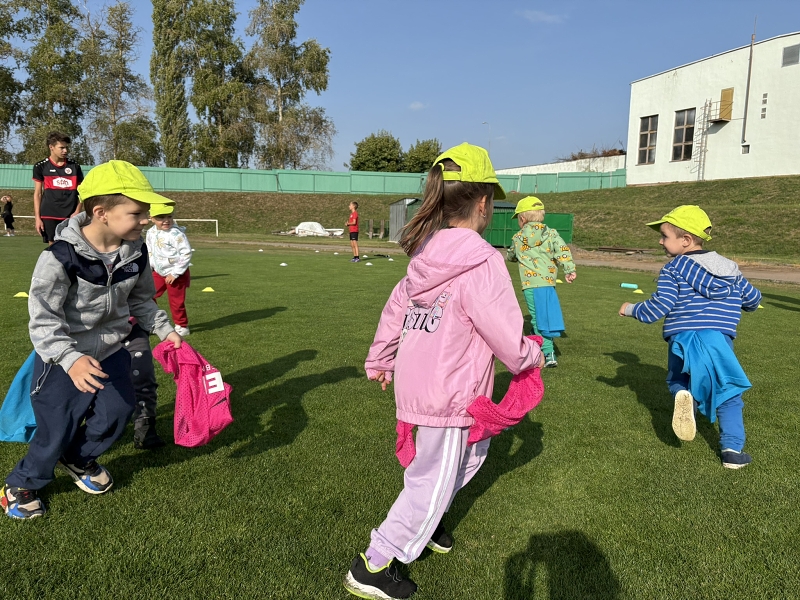 Sportujeme na fotbalovém hřišti