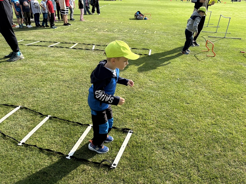 Sportujeme na fotbalovém hřišti