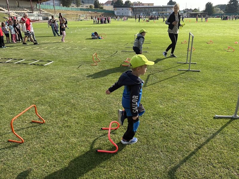 Sportujeme na fotbalovém hřišti