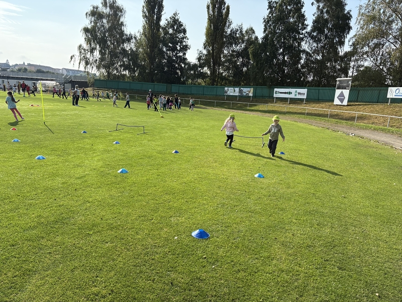 Sportujeme na fotbalovém hřišti