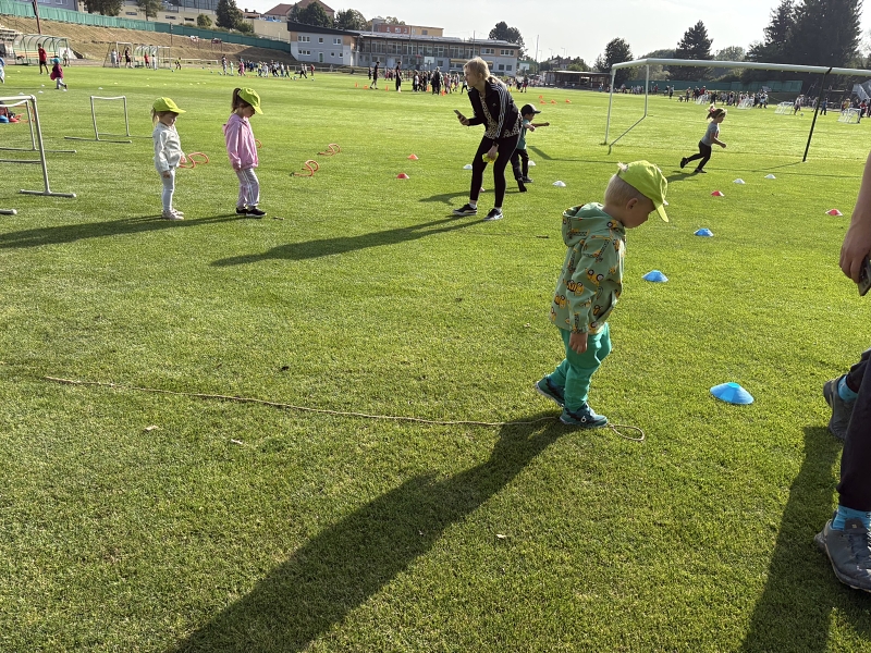 Sportujeme na fotbalovém hřišti