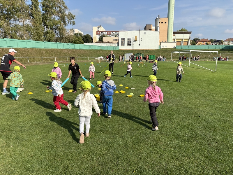 Sportujeme na fotbalovém hřišti