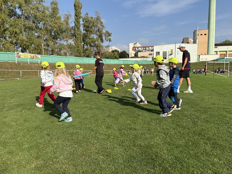 Sportujeme na fotbalovém hřišti
