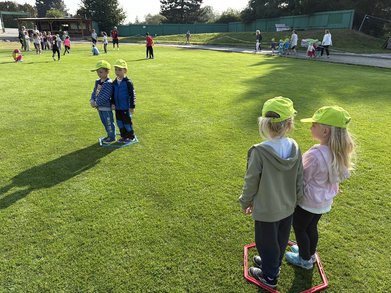 Sportujeme na fotbalovém hřišti