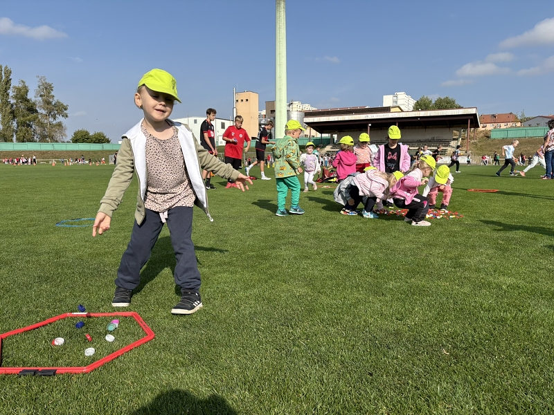 Sportujeme na fotbalovém hřišti