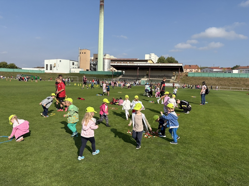 Sportujeme na fotbalovém hřišti