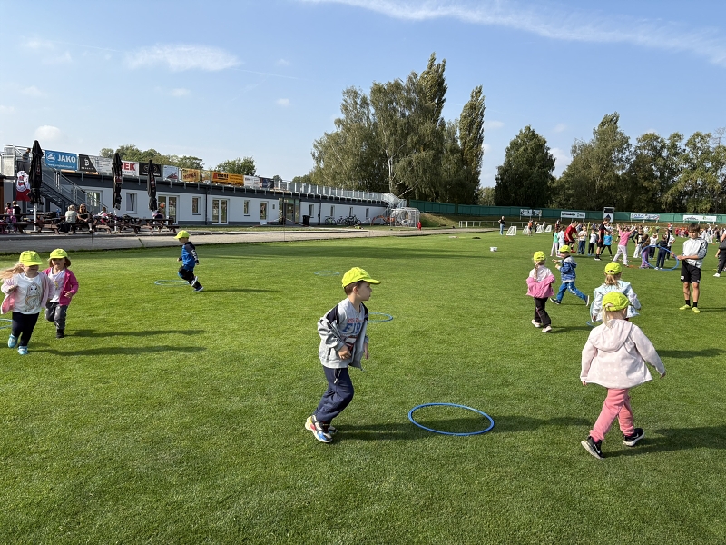 Sportujeme na fotbalovém hřišti