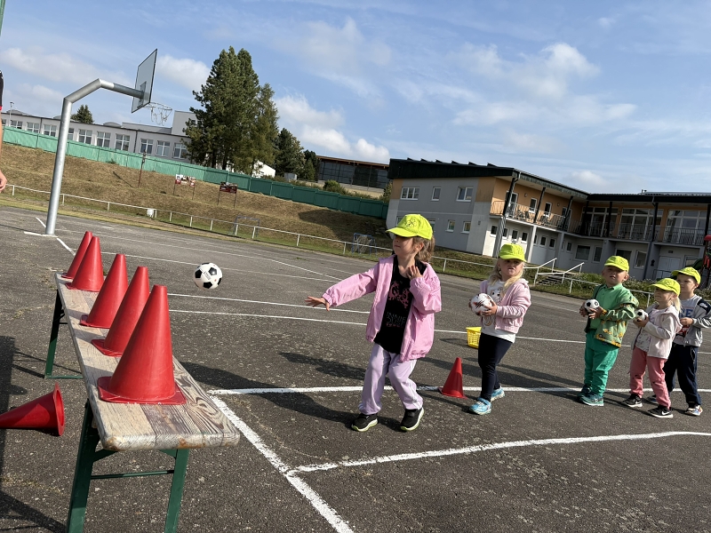 Sportujeme na fotbalovém hřišti