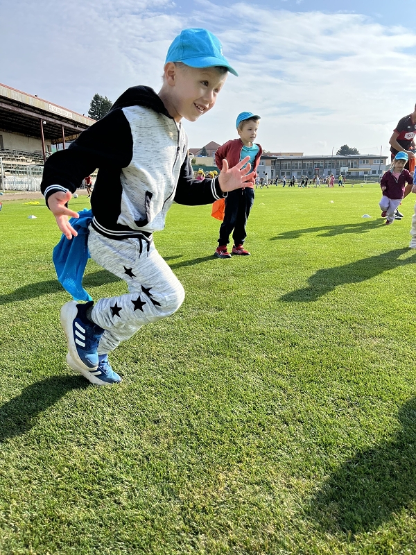 Sportujeme na fotbalovém hřišti