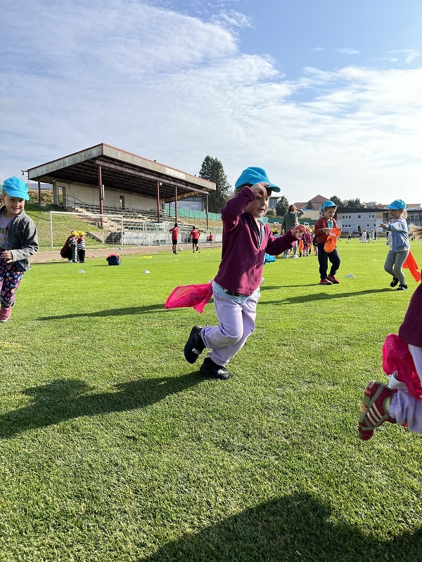Sportujeme na fotbalovém hřišti