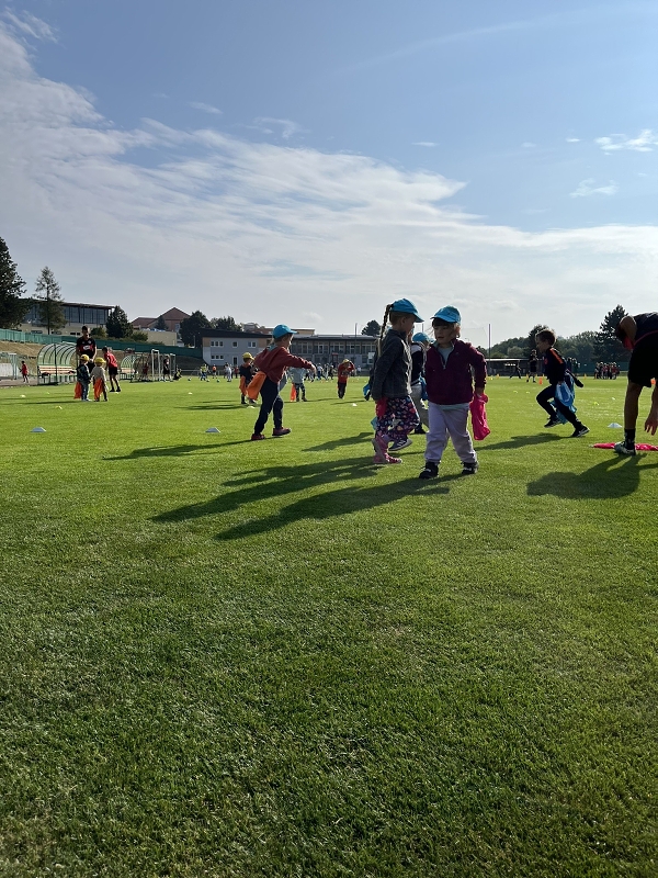 Sportujeme na fotbalovém hřišti