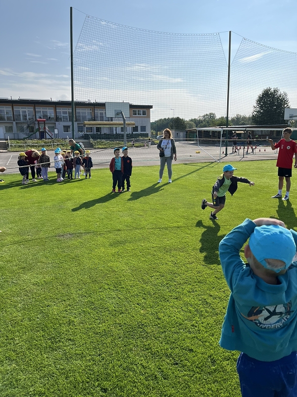 Sportujeme na fotbalovém hřišti