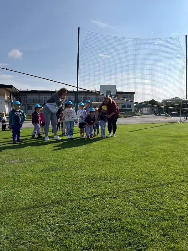 Sportujeme na fotbalovém hřišti