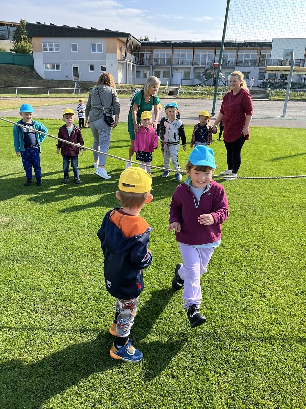 Sportujeme na fotbalovém hřišti