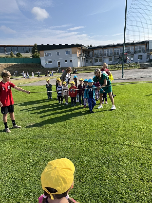 Sportujeme na fotbalovém hřišti