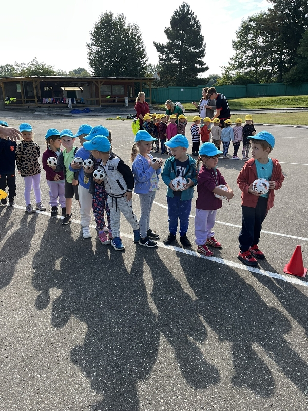 Sportujeme na fotbalovém hřišti