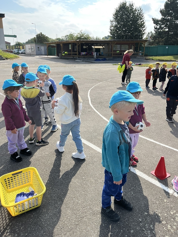 Sportujeme na fotbalovém hřišti