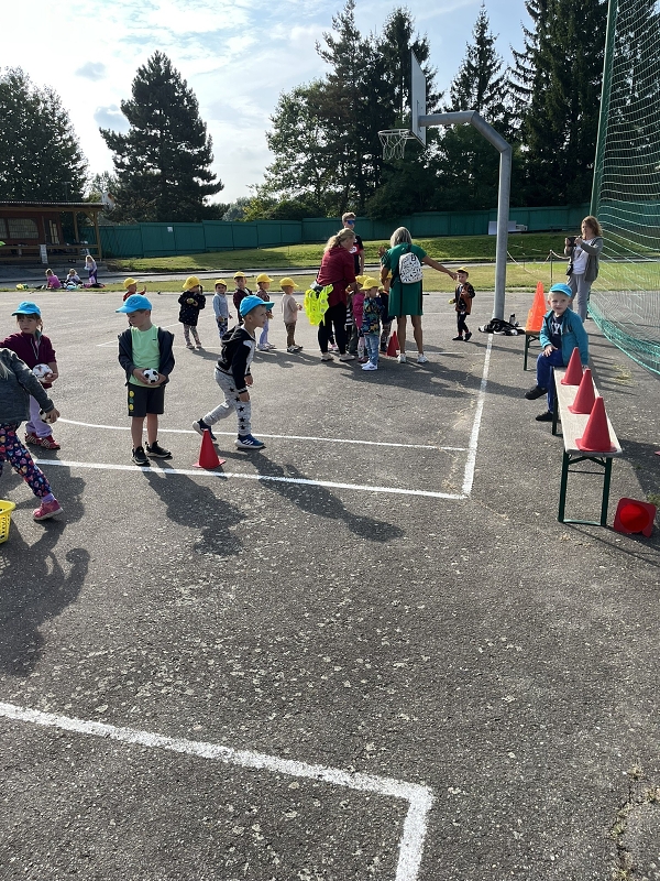 Sportujeme na fotbalovém hřišti