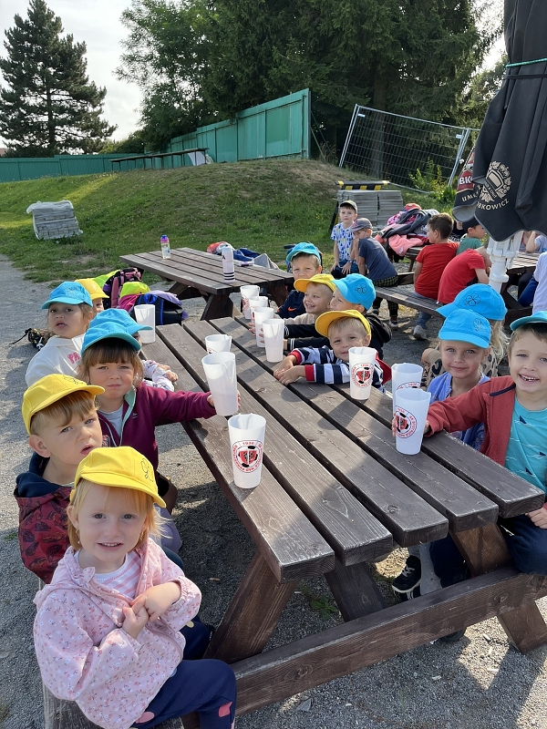 Sportujeme na fotbalovém hřišti