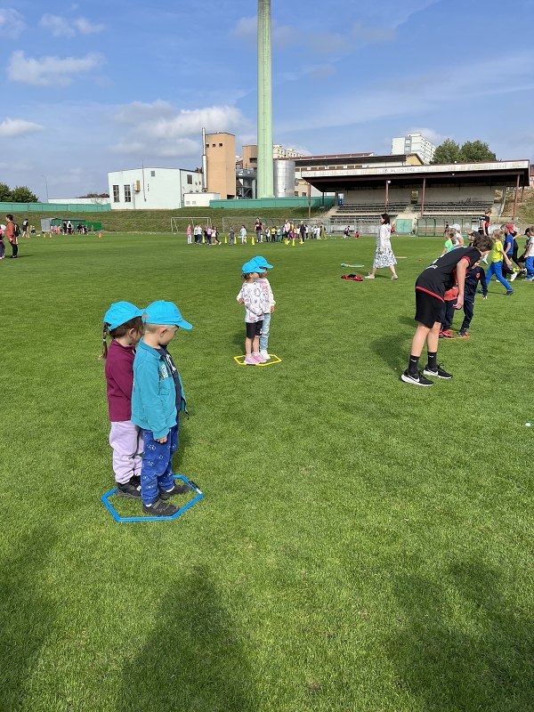 Sportujeme na fotbalovém hřišti