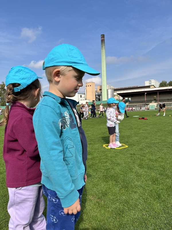 Sportujeme na fotbalovém hřišti