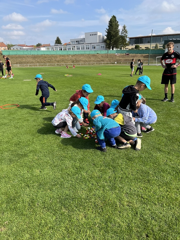 Sportujeme na fotbalovém hřišti