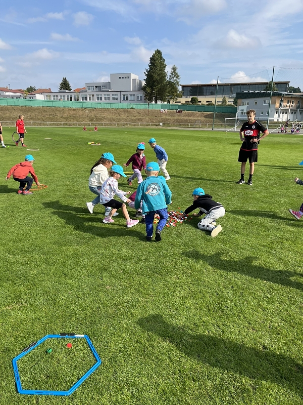 Sportujeme na fotbalovém hřišti