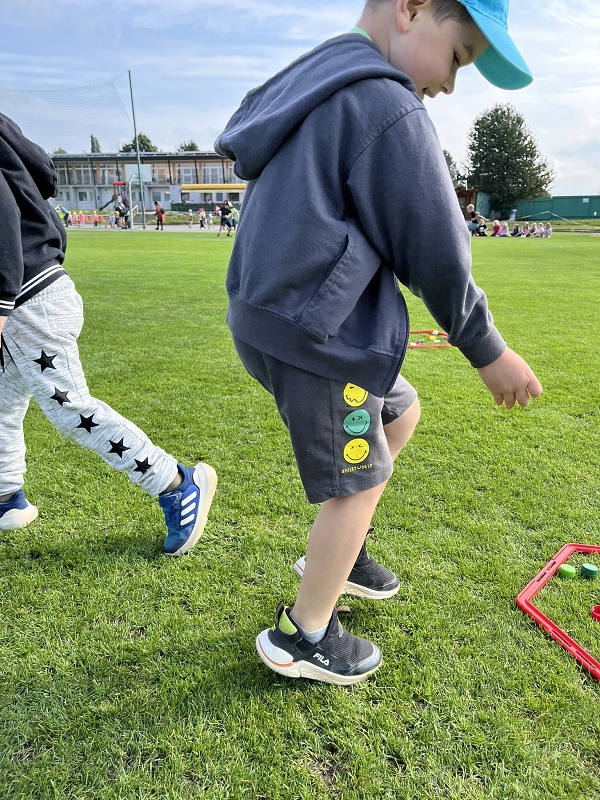 Sportujeme na fotbalovém hřišti